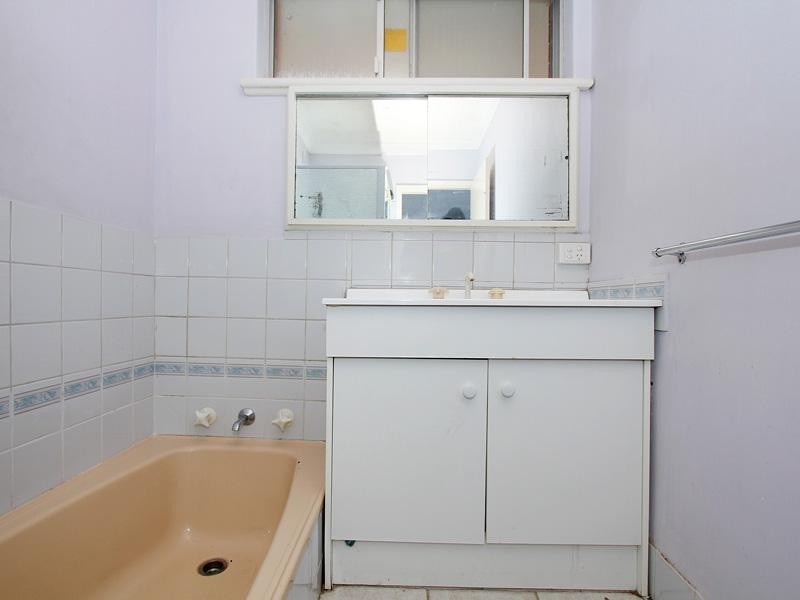 65 Carisbrooke Street, Maddington WA 6109