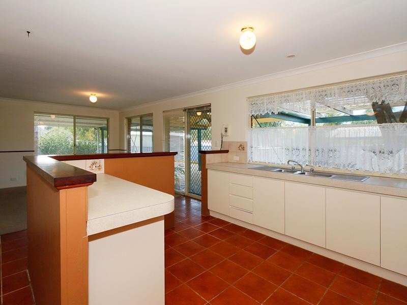5 Stipling Gardens, Leda WA 6170