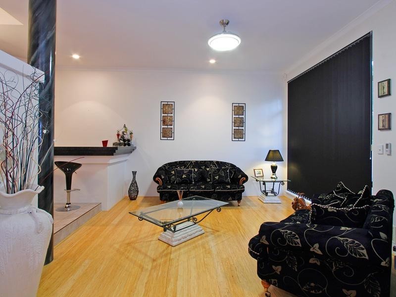 5 Bromfield Drive, Kelmscott WA 6111