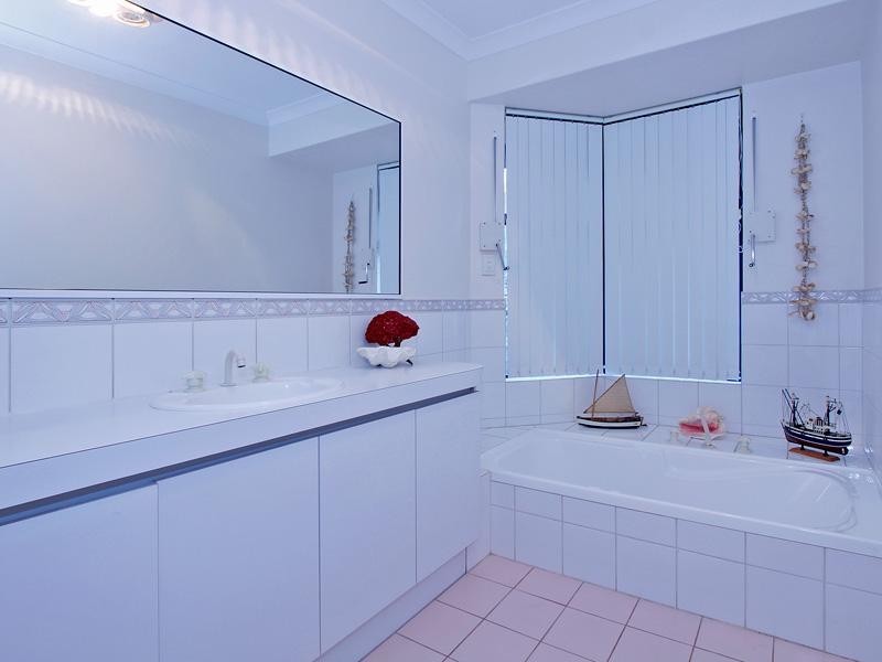 5 Bromfield Drive, Kelmscott WA 6111