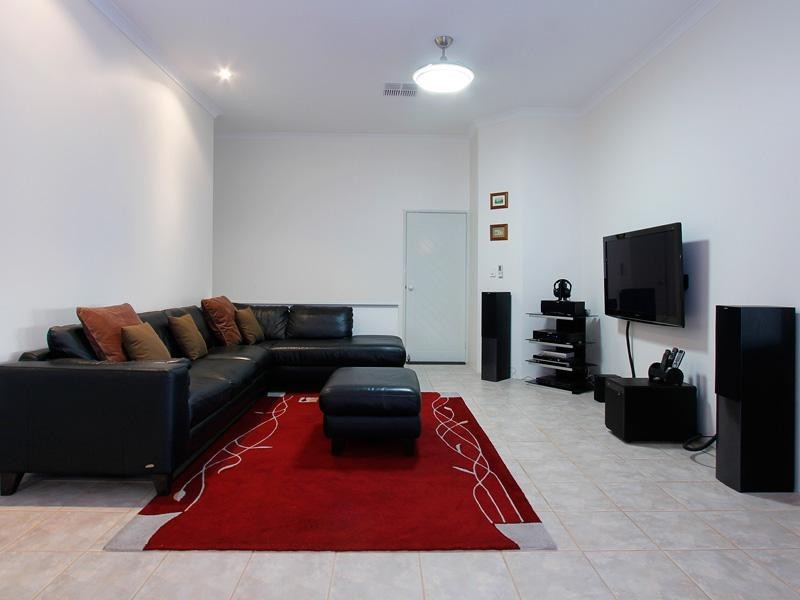 5 Bromfield Drive, Kelmscott WA 6111