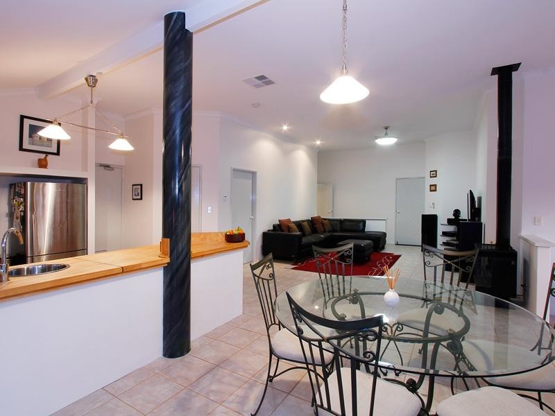 5 Bromfield Drive, Kelmscott WA 6111