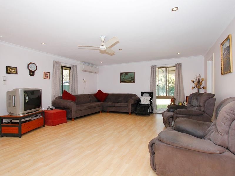 27 Morundah Place, Kelmscott WA 6111