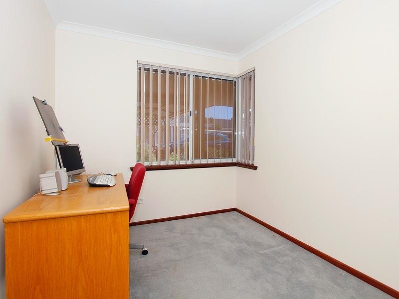 32 Towncentre Drive, Thornlie WA 6108