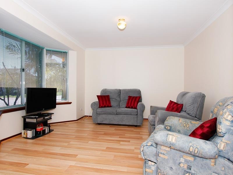 32 Towncentre Drive, Thornlie WA 6108