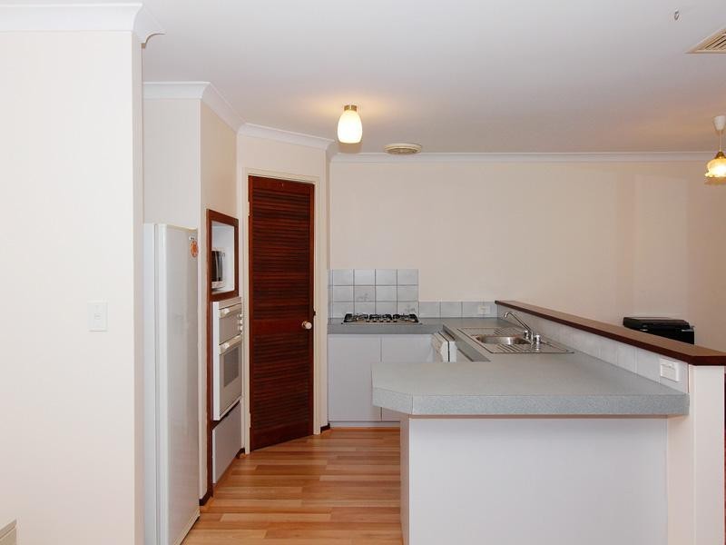 32 Towncentre Drive, Thornlie WA 6108