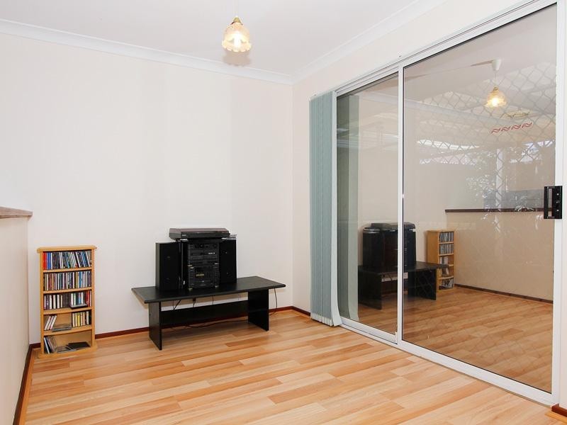 32 Towncentre Drive, Thornlie WA 6108