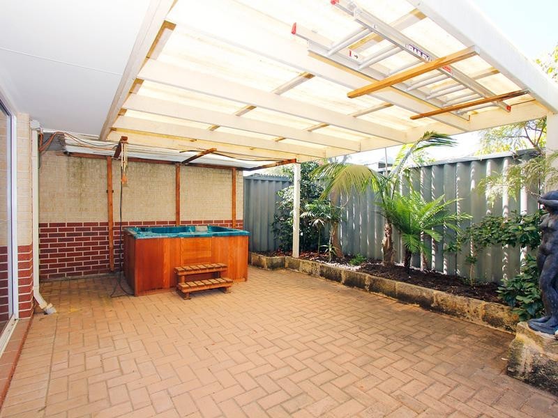 32 Towncentre Drive, Thornlie WA 6108