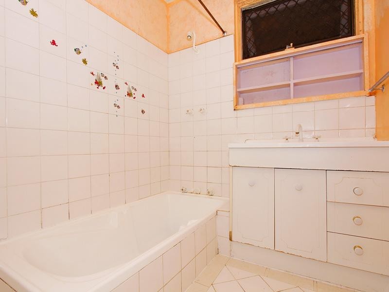 32 Natasha Way, Camillo WA 6111