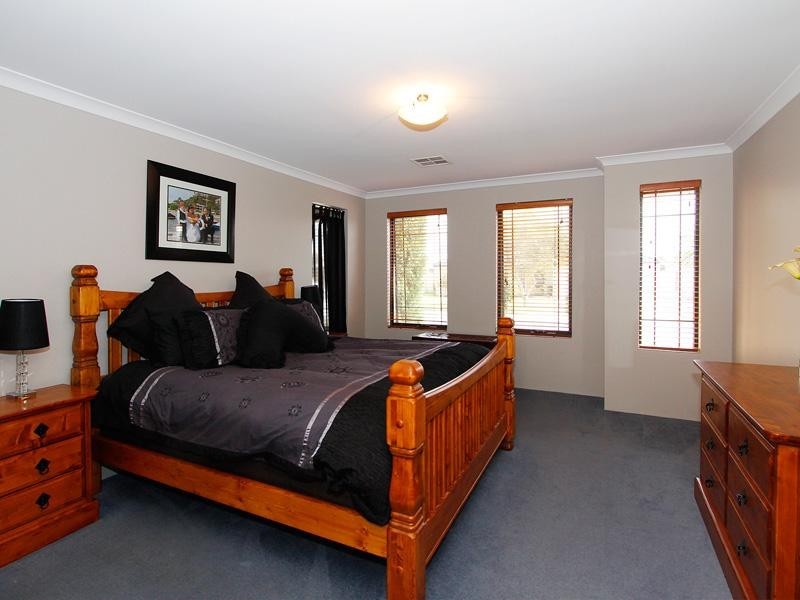 4 Marbella Avenue, Seville Grove WA 6112