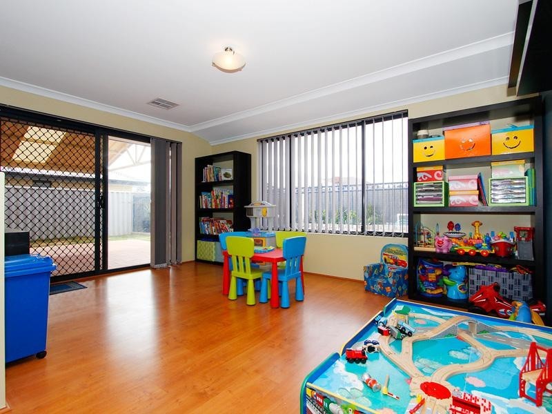 4 Marbella Avenue, Seville Grove WA 6112