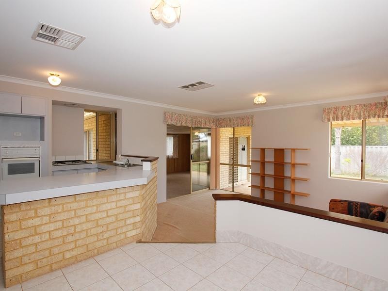 24 Hemingway Drive, Camillo WA 6111