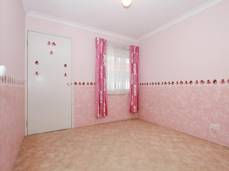 24 Hemingway Drive, Camillo WA 6111