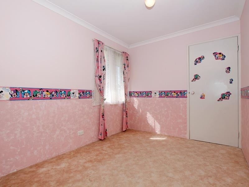 24 Hemingway Drive, Camillo WA 6111