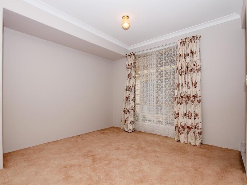 24 Hemingway Drive, Camillo WA 6111