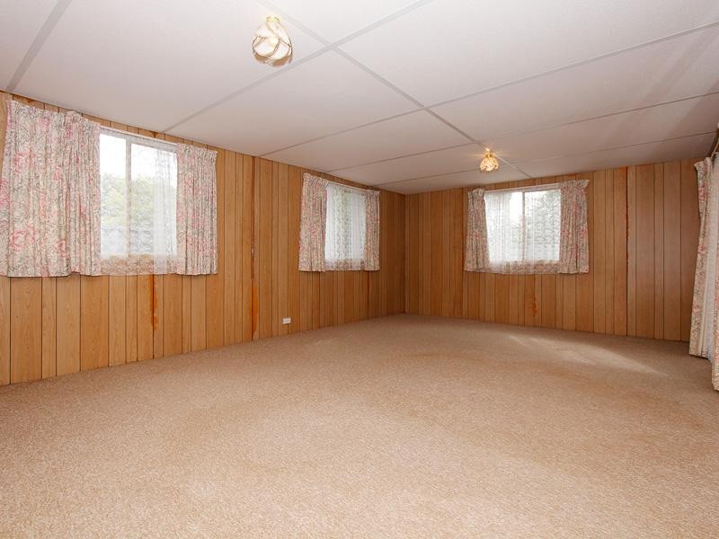 24 Hemingway Drive, Camillo WA 6111