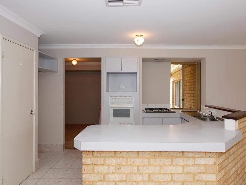 24 Hemingway Drive, Camillo WA 6111