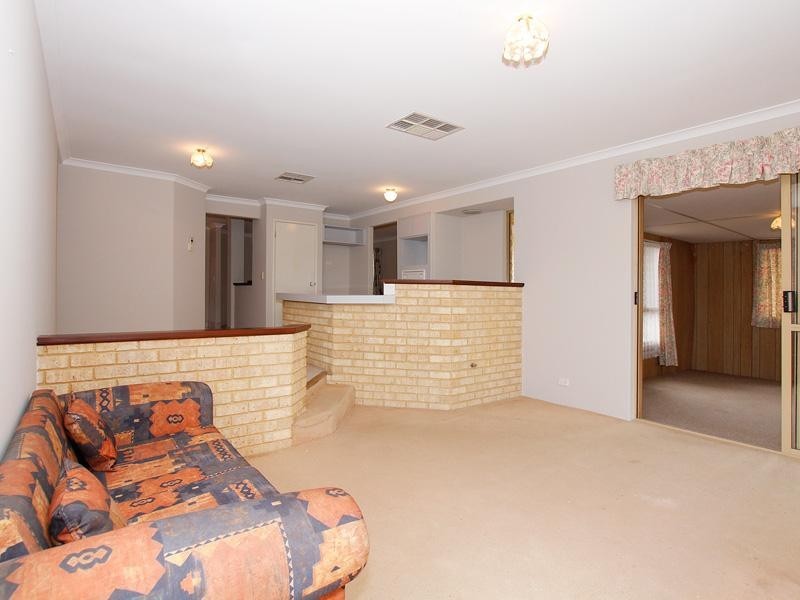 24 Hemingway Drive, Camillo WA 6111