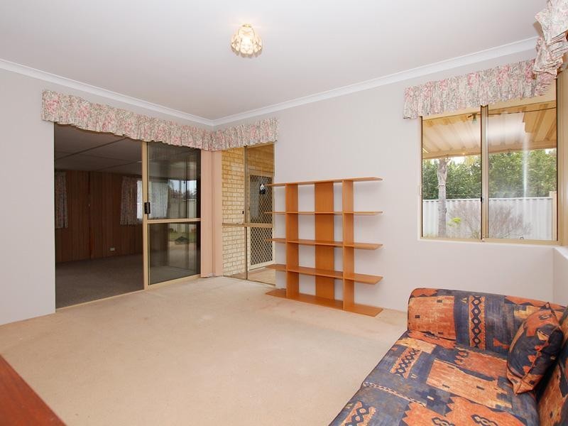 24 Hemingway Drive, Camillo WA 6111