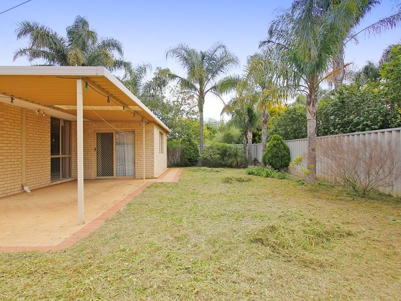 24 Hemingway Drive, Camillo WA 6111