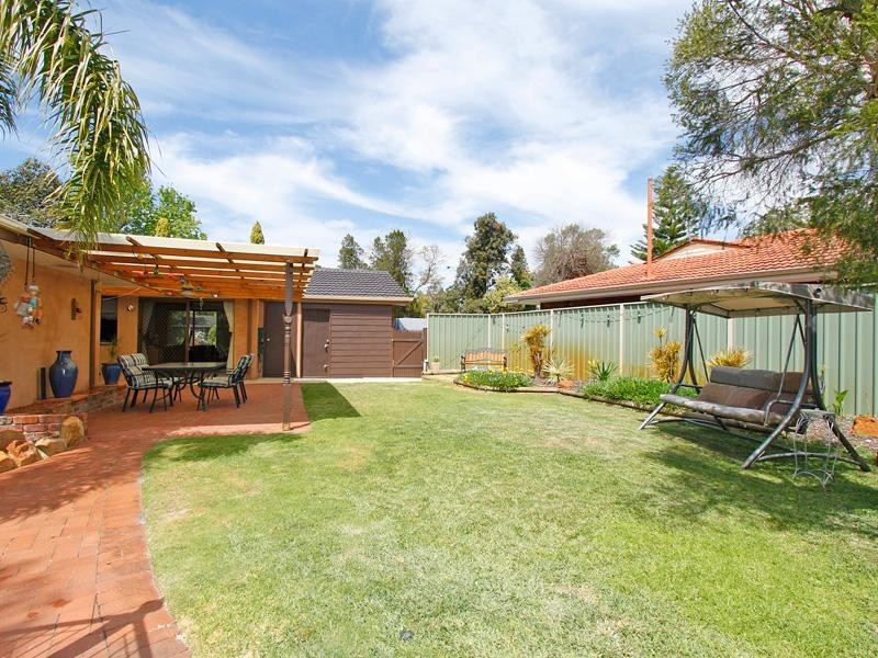 9 Grenadier Drive, Thornlie WA 6108