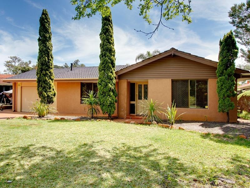 9 Grenadier Drive, Thornlie WA 6108