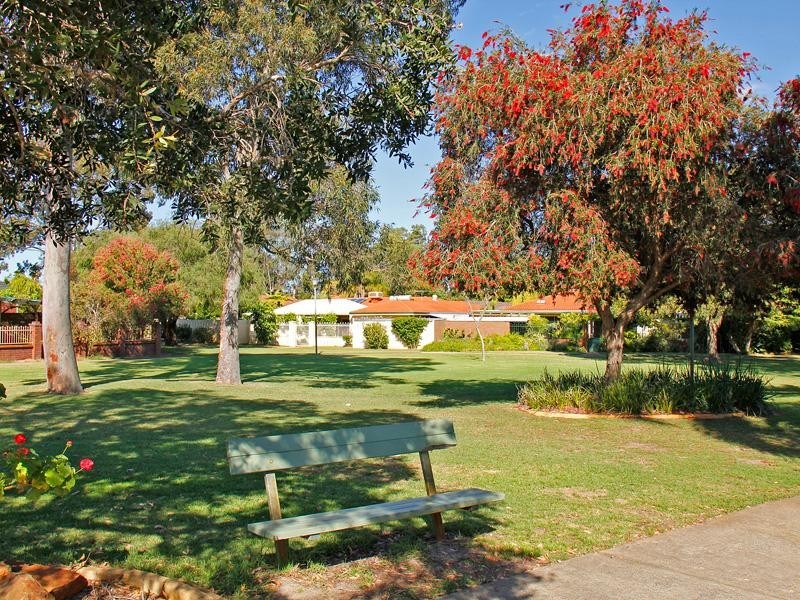 9 Grenadier Drive, Thornlie WA 6108