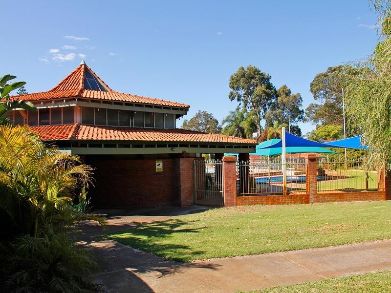 9 Grenadier Drive, Thornlie WA 6108