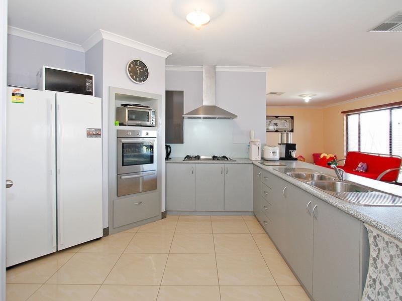 22 Elliot Place, Thornlie WA 6108