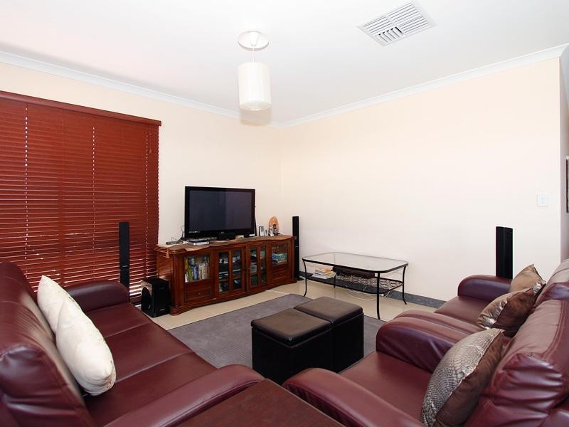 22 Elliot Place, Thornlie WA 6108