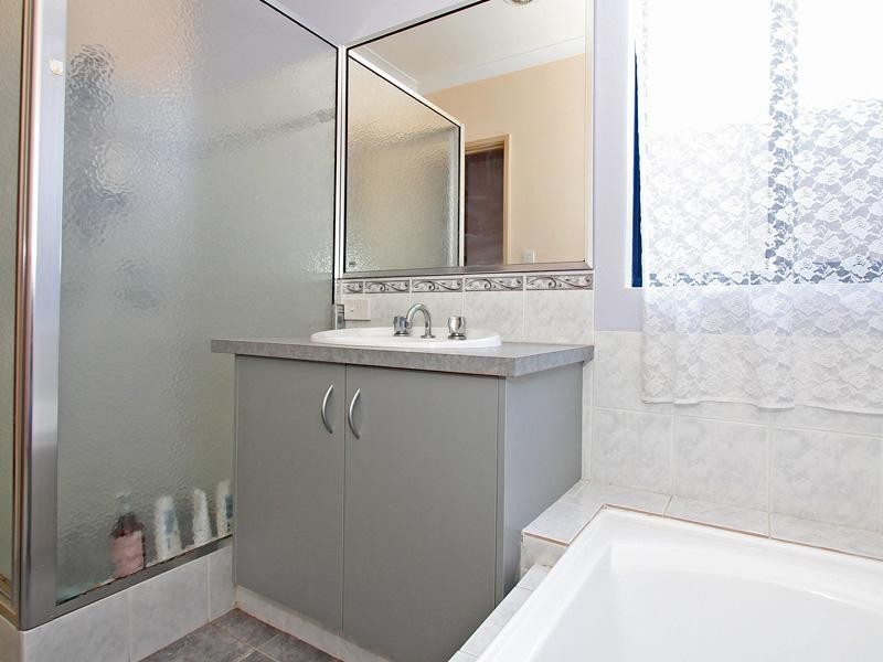 22 Elliot Place, Thornlie WA 6108