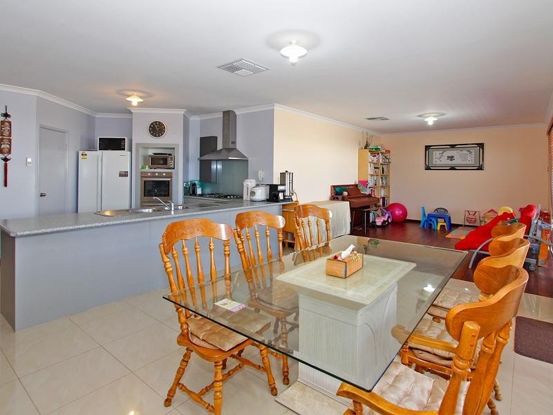 22 Elliot Place, Thornlie WA 6108