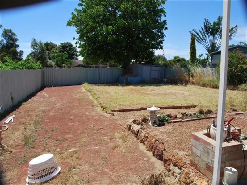 27 Brookdale Avenue, Armadale WA 6112