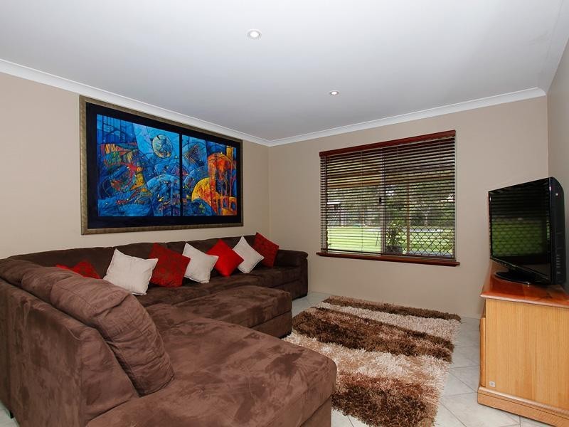 9 Millbrace Glen, Byford WA 6122