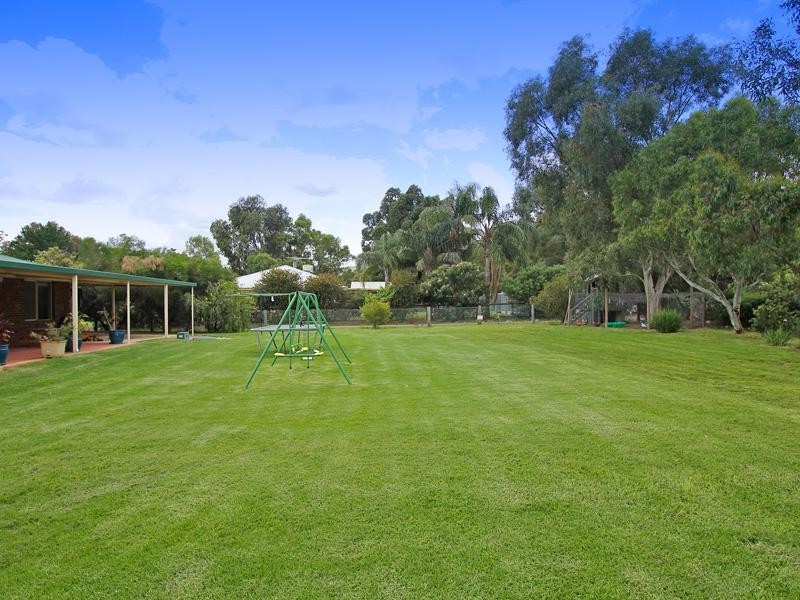 9 Millbrace Glen, Byford WA 6122