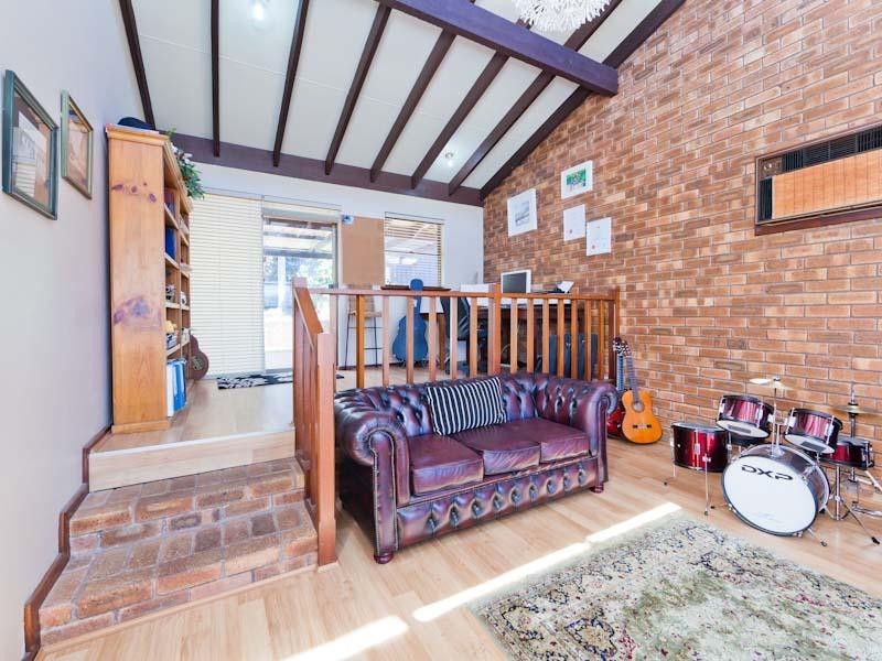 26 Ripplewood Avenue, Thornlie WA 6108