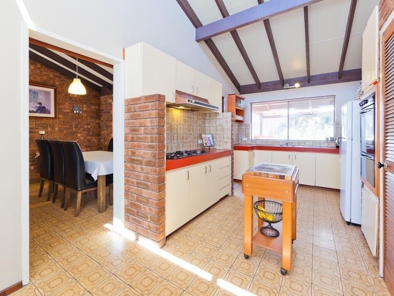 26 Ripplewood Avenue, Thornlie WA 6108