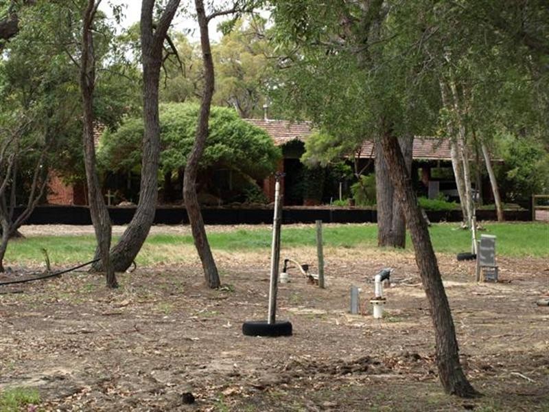 16 Dale Place, Orange Grove WA 6109