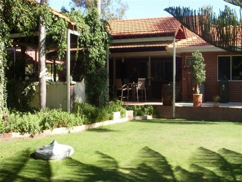 6 Kingscote Place, Greenfields WA 6210