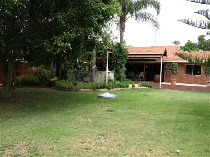 6 Kingscote Place, Greenfields WA 6210