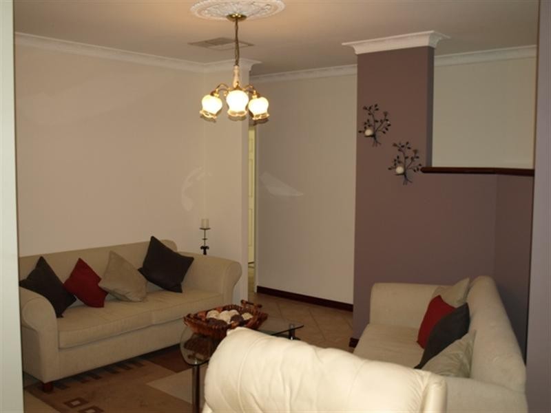 6 Kingscote Place, Greenfields WA 6210