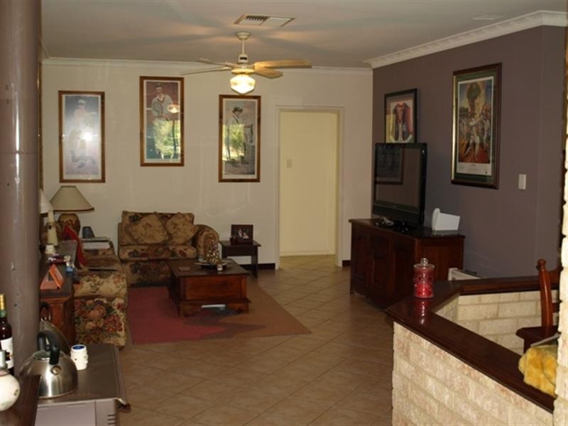 6 Kingscote Place, Greenfields WA 6210