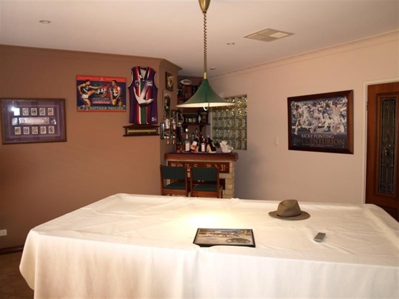 6 Kingscote Place, Greenfields WA 6210