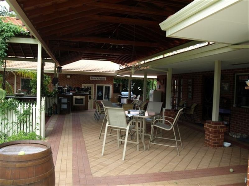 6 Kingscote Place, Greenfields WA 6210