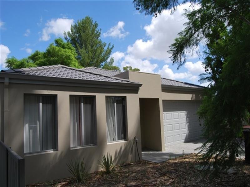 11 Walter Street, Gosnells WA 6110