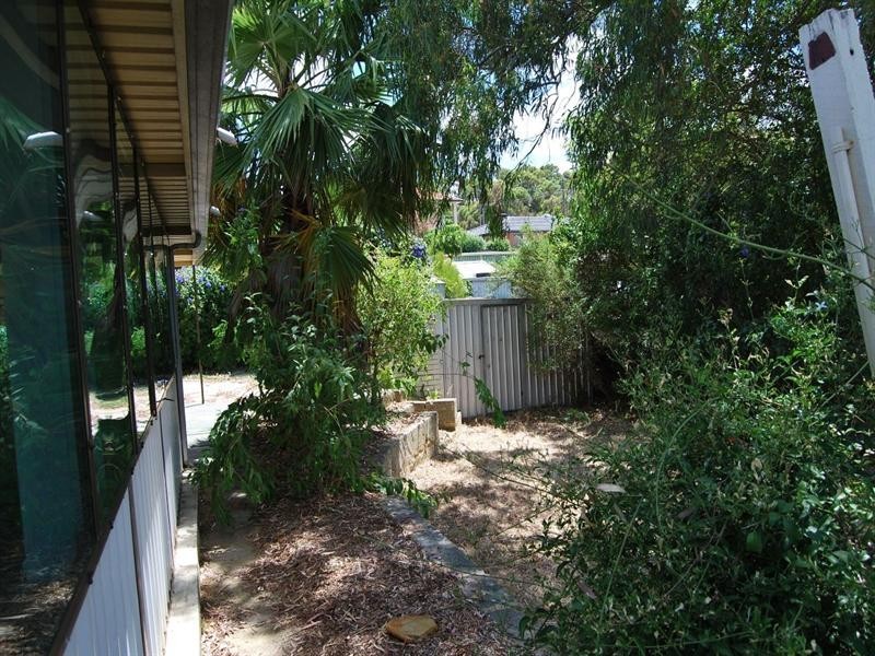 13 Looranah Street, Mount Nasura WA 6112