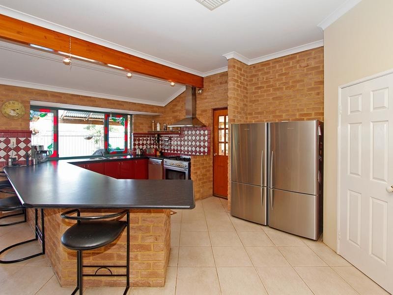 12 Spruce Place, Thornlie WA 6108