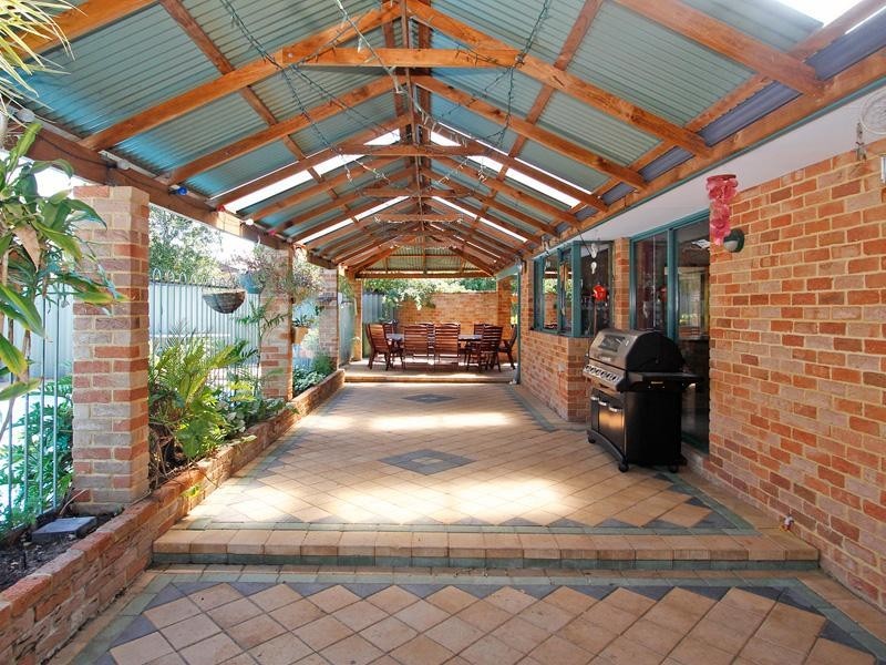 12 Spruce Place, Thornlie WA 6108