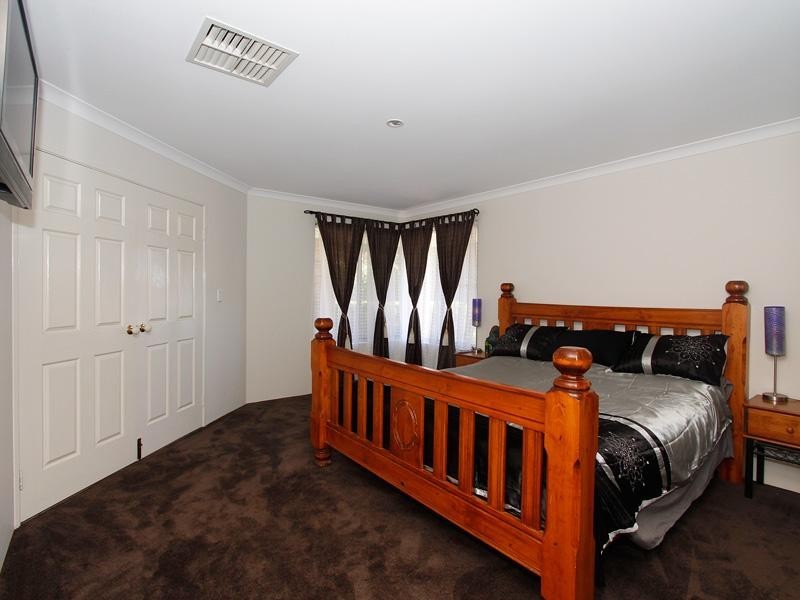 12 Spruce Place, Thornlie WA 6108