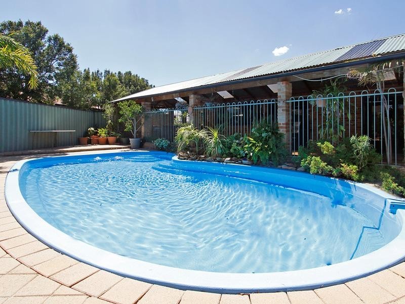 12 Spruce Place, Thornlie WA 6108